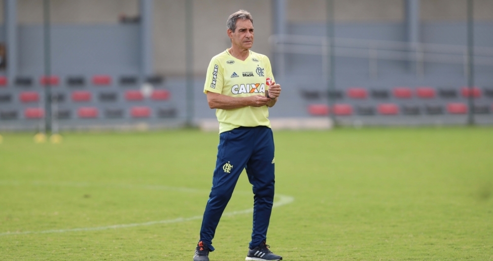 Paulo C�sar Carpegiani, t�cnico do Flamengo, comanda treino no Ninho do Urubu
