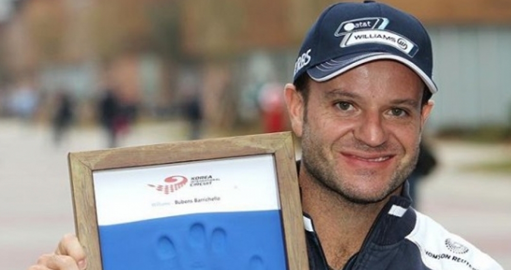 Rubens Barrichello passou 13 dias internado