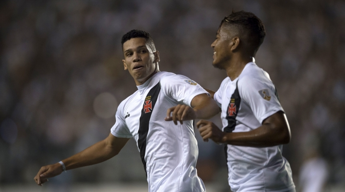 Paulinho foi eleito craque e revela&ccedil;&atilde;o do Campeonato Carioca -  AFP PHOTO / MAURO PIMENTEL