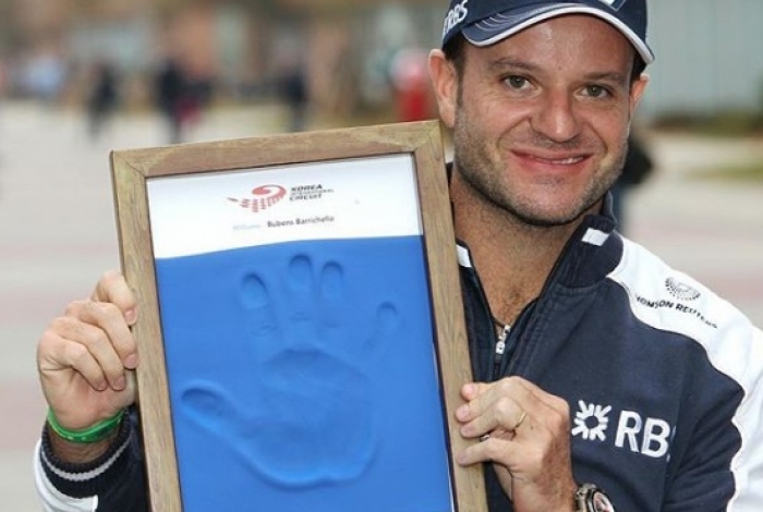 Rubens Barrichello retirou tumor