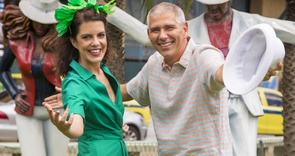 Mariana Gross e Carlos Gil na cobertura do Carnaval da Globo