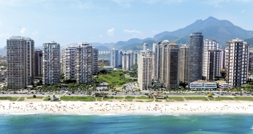 Vista a�rea da orla da Barra da Tijuca, na Zona Oeste: apartamentos situados pr�ximos ao mar podem sofrer corros�o com a maresia