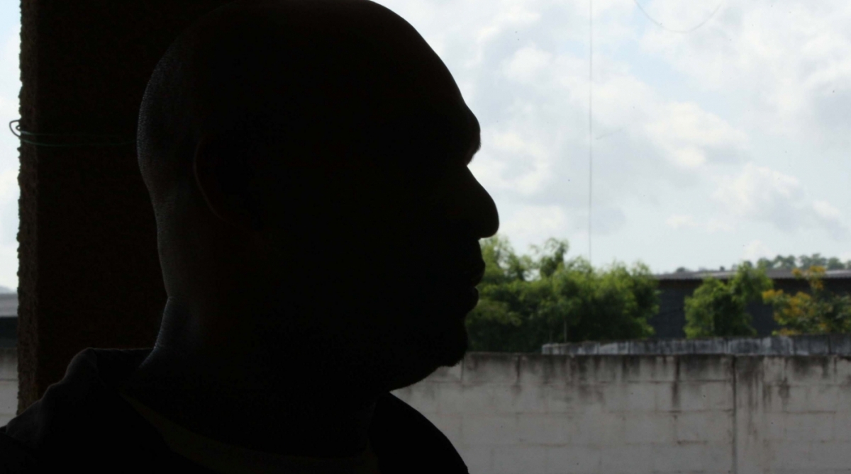 2017-02-08           Menino baleado em comunidade de S&atilde;o Goncalo. Foto em silhueta a pedido do pai do menino.     Estefan Radovicz/Ag&ecirc;ncia O Dia                    TIROS,MENINO,FERIDO,TRAFICANTES
      Byline