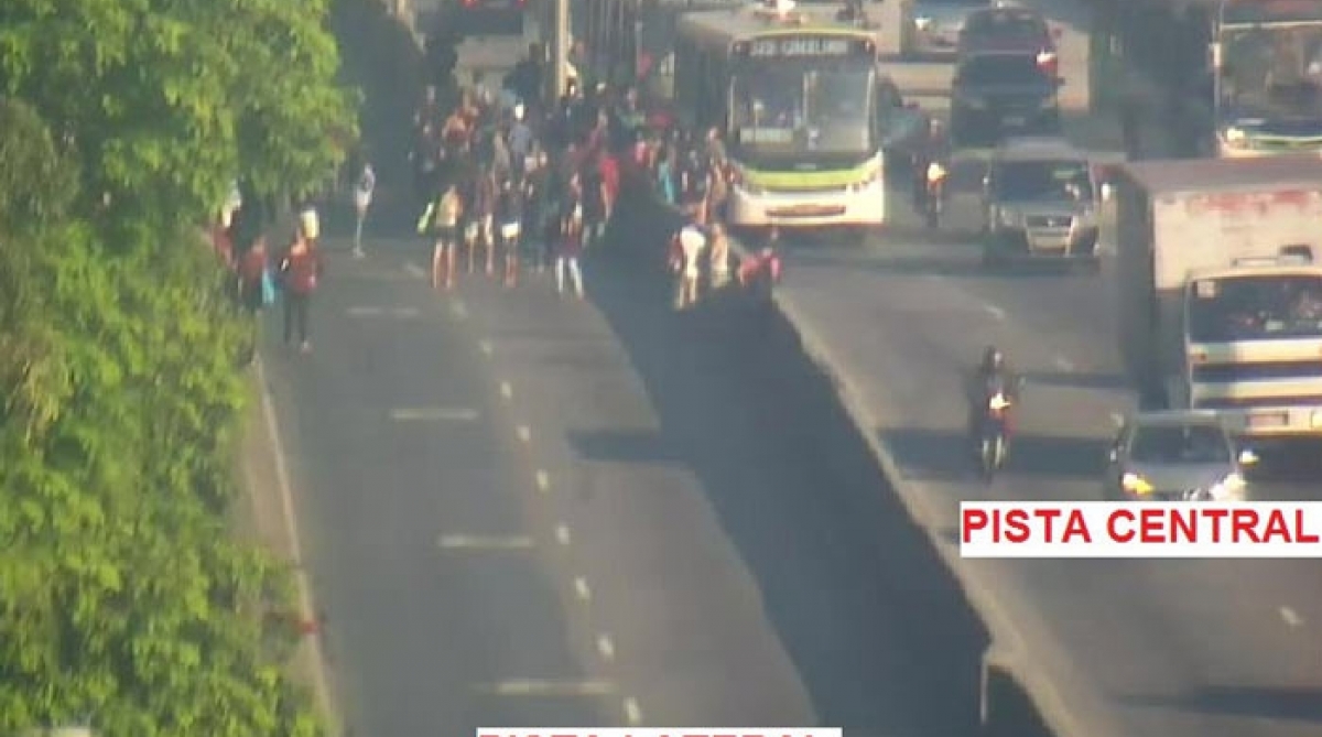 Manifestantes fizeram ato na Avenida Brasil - Centro de Operações Rio / Divulgação