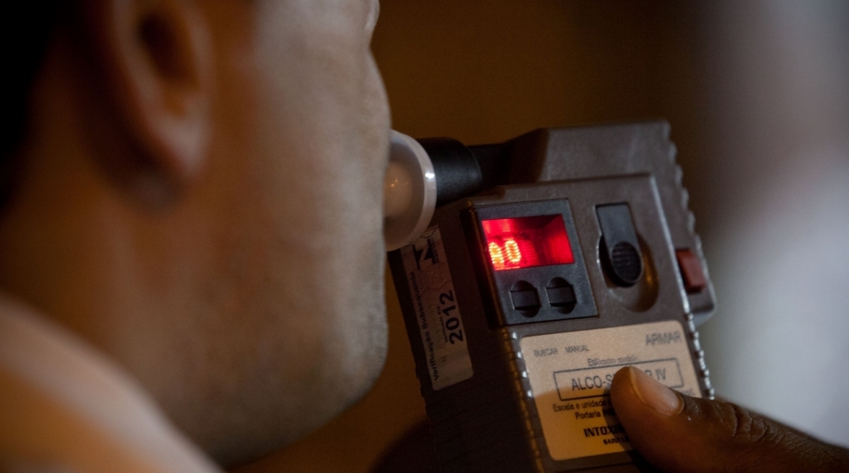 Blitz da opera&ccedil;&atilde;o Lei Seca na linha vermelha, no sentindo Baixada Fluminense