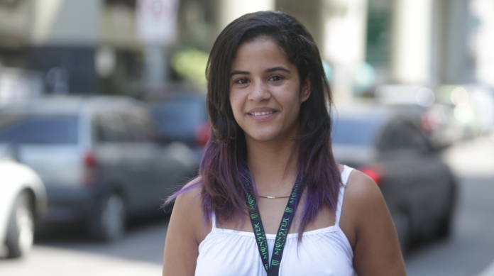 ANDREIA RODRIGUES, 23 anos, trocadora de van, mora na Rocinha.
