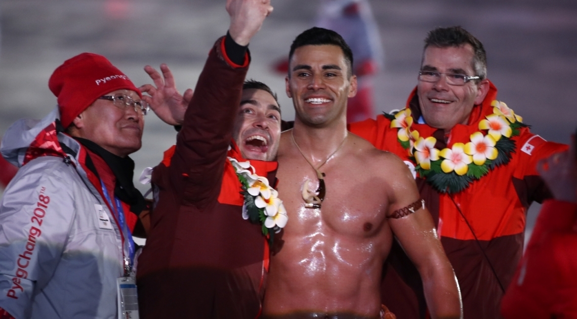 Pita Taufatofua desfila na cerim�nia de abertura