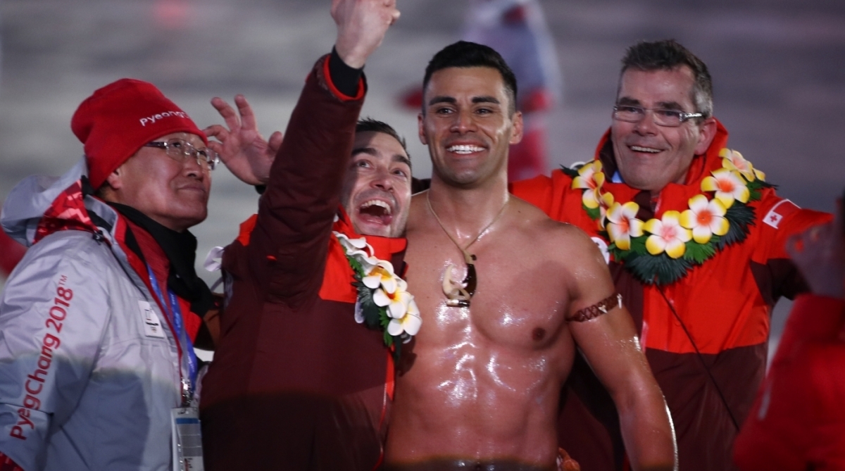 Pita Taufatofua desfila na cerimônia de abertura