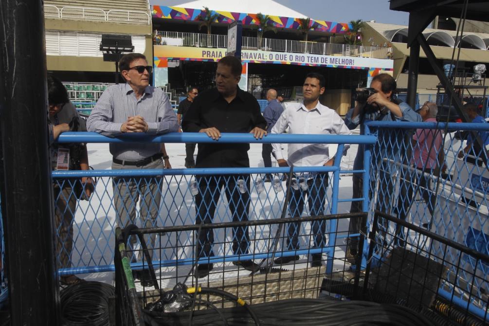 O Prefeito do Rio Marce Crivella vistoriando o Sambodromo Severino Silva Agencia O Dia