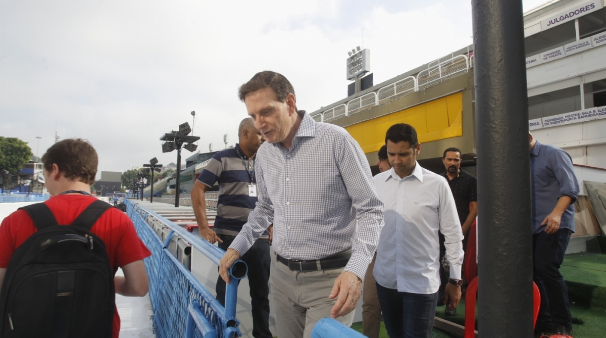 O Prefeito do Rio Marce Crivella vistoriando o Sambodromo Severino Silva Agencia O Dia