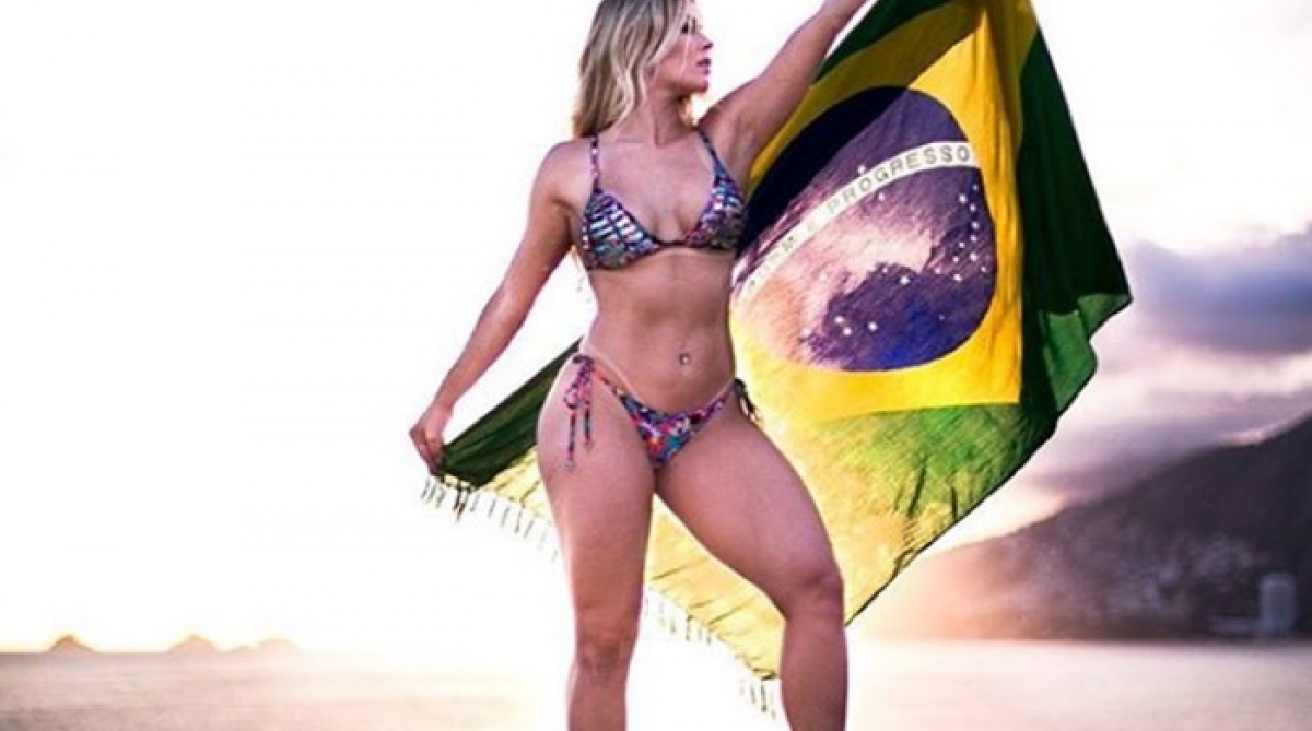 Ex-BBB Jaqueline posa para seu primeiro ensaio sensual