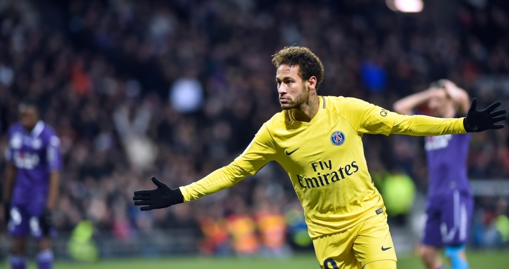 Neymar leva vida agitada em Paris