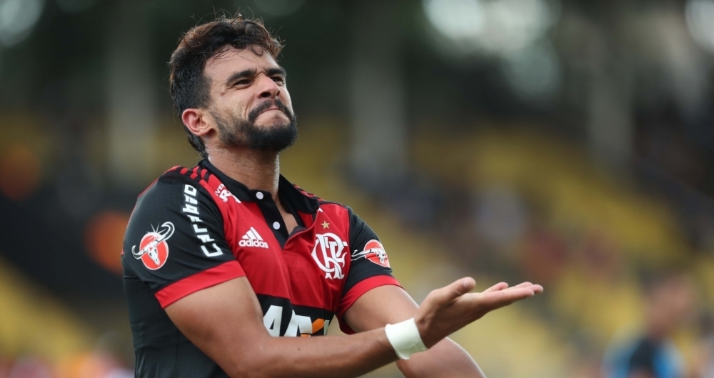 Henrique Dourado, do Flamengo, comemora após marcar gol em partida contra o Botafogo