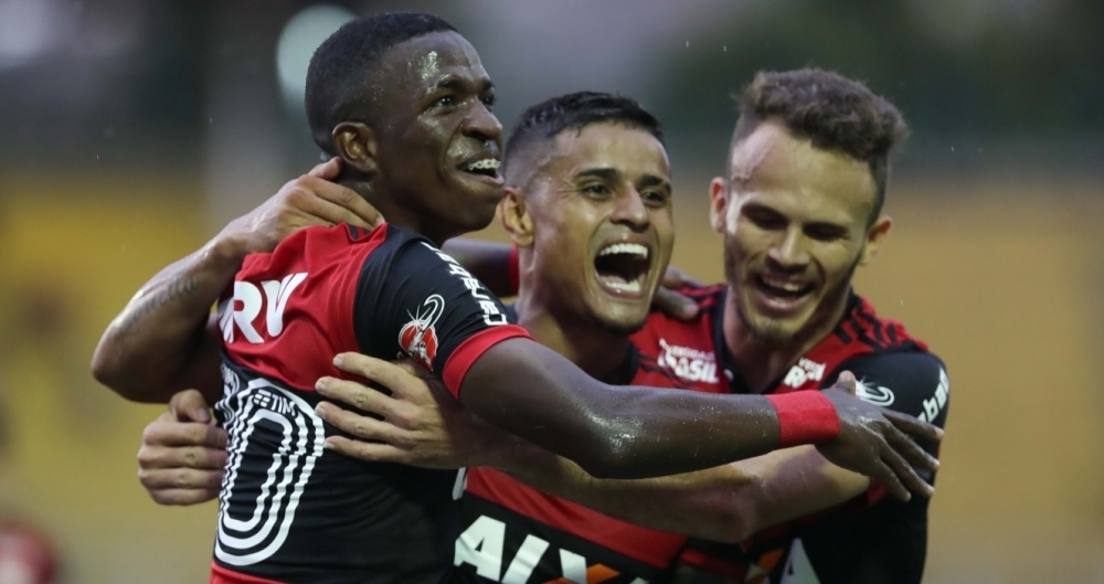 Everton, do Flamengo, comemora após marcar gol em partida contra o Botafogo