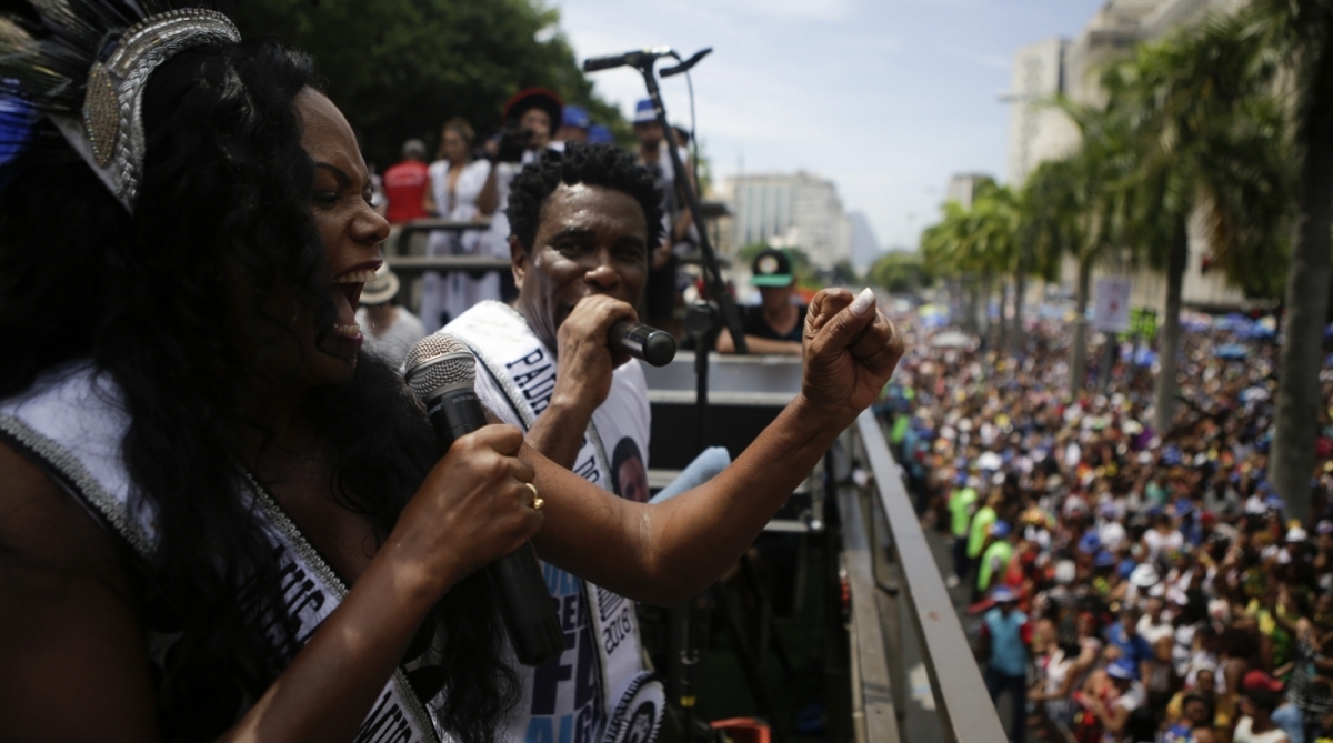 10/02/2018 - O bloco do cordão do Bola preta comemora 100 de muita folia no centro do Rio de Janeiro. Na foto acima o Neguinho da Beija Flor e Selminha Sorriso. Foto: Luciano Belford / Agencia O Dia