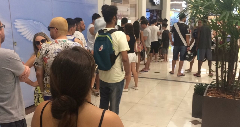 Torcida do Vasco faz fila para garantir ingresso da Libertadores