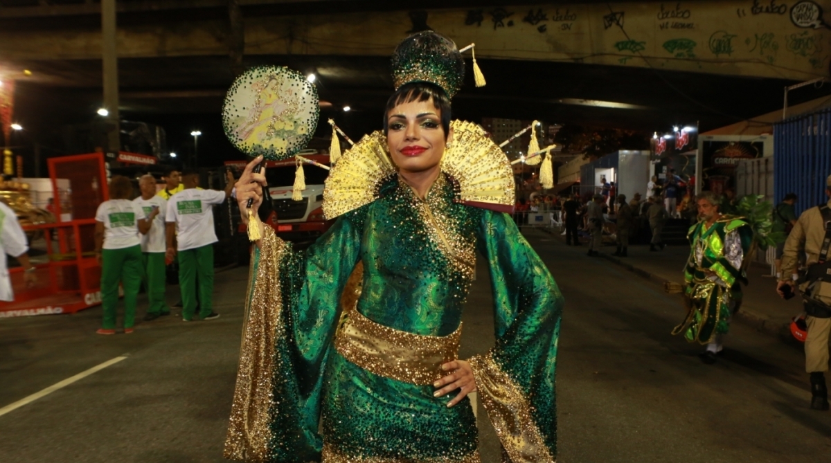 Quitéria Chagas veio da Itália especialmente para o desfile do Império Serrano
