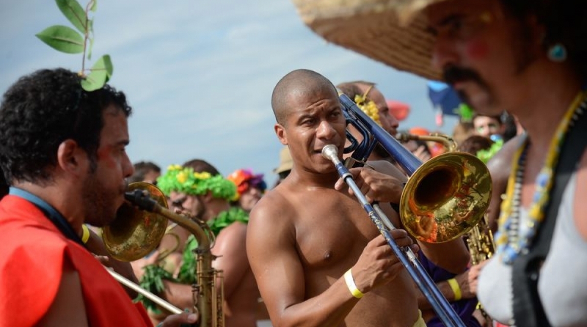 Foli&otilde;es desfilam no Bloco Virtual - Fernando Frazão/Agência Brasil