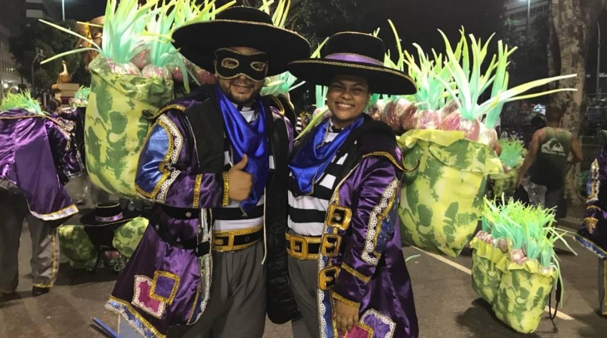 Dionathan Freire, 27 anos, motorista, e Carolina Nascimento, 24, chefe de escritório, desfilam pela primeira vez na Unidos da Tijuca - Gabriela Mattos