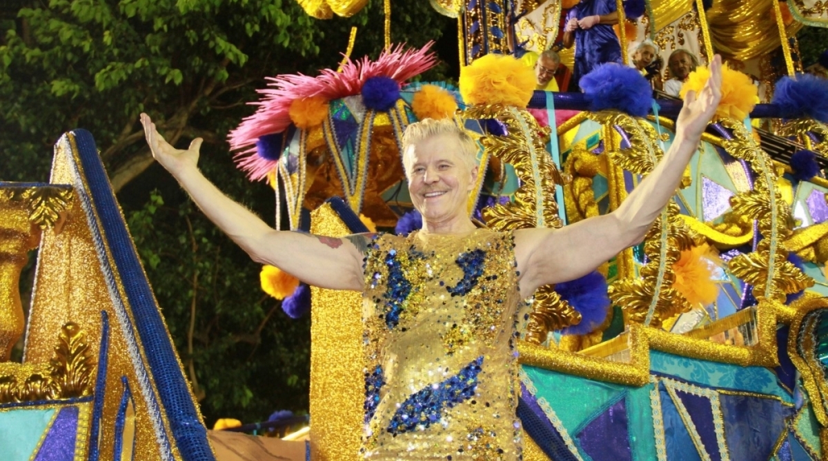 Miguel Falabella é o homenageado da Unidos da Tijuca. Na foto, ator se empolga na concentração, minutos antes do desfile