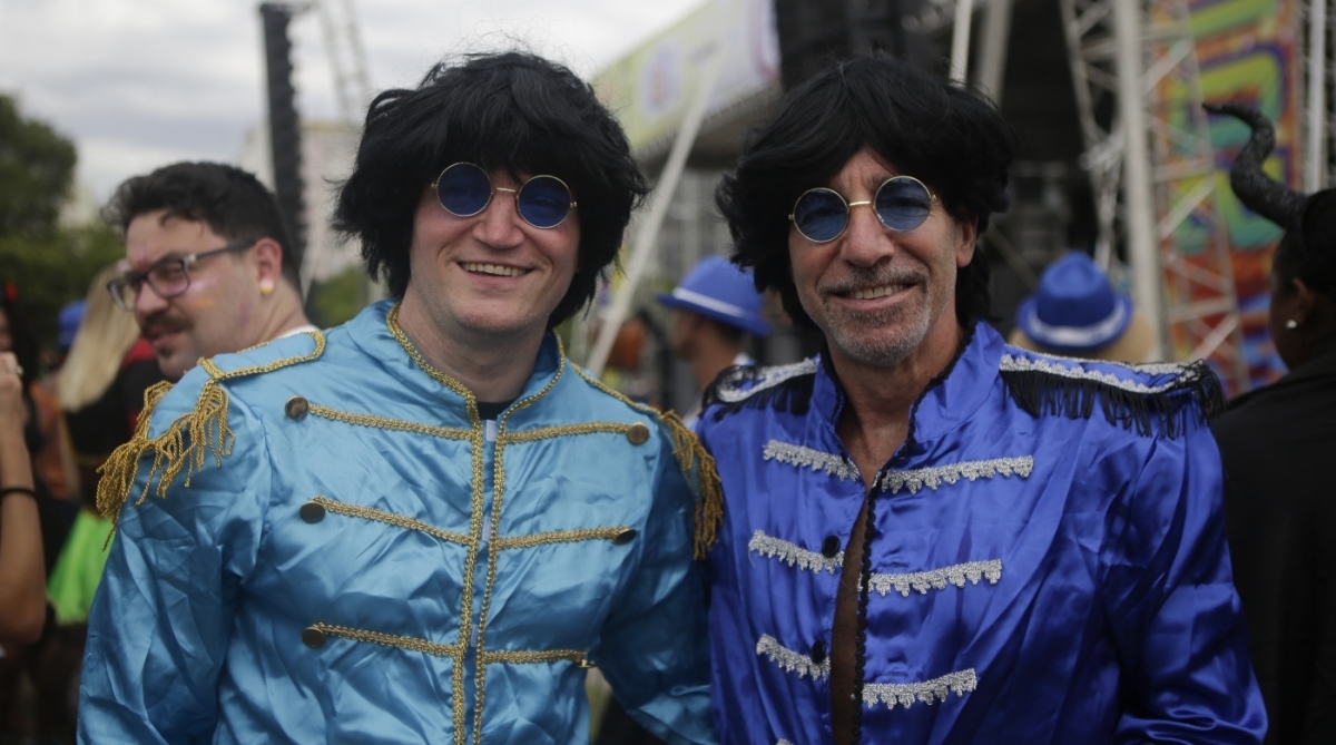 Sargento Pimenta toca Beatles