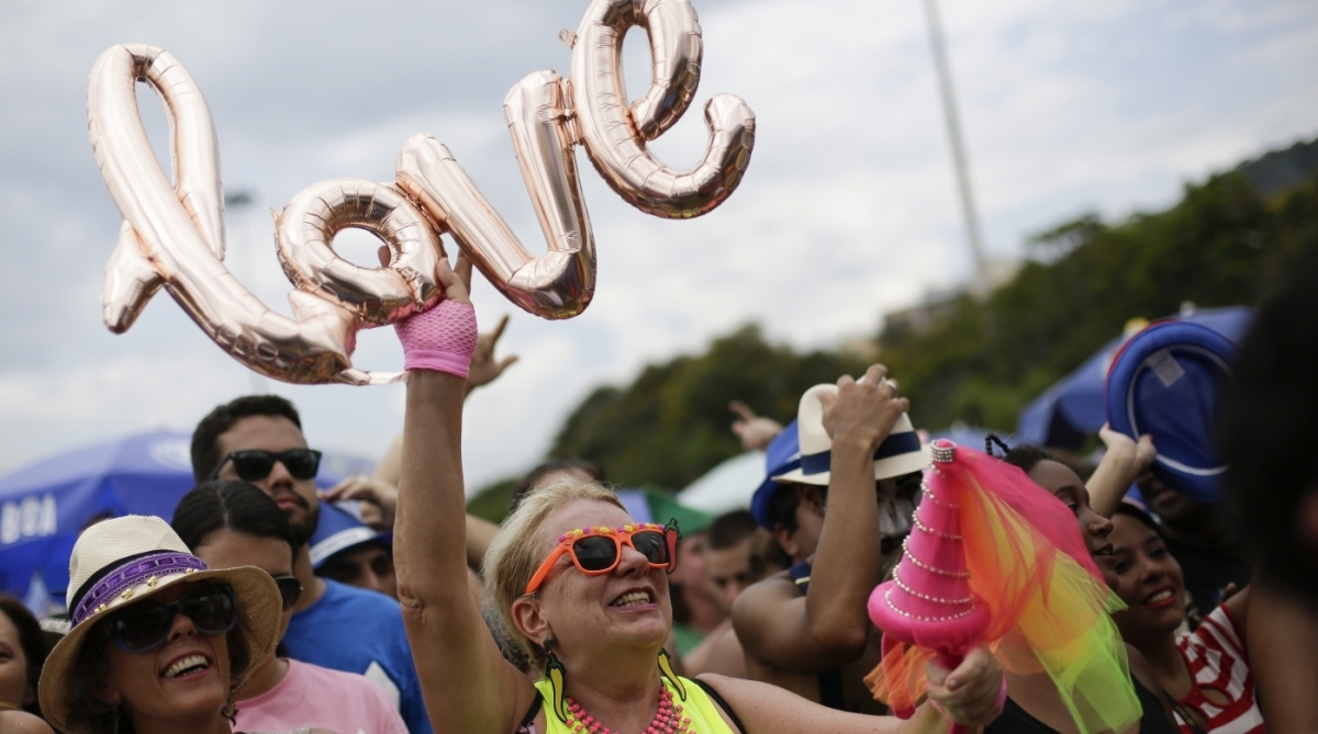12/02/2018 - Os foliões durante bloco Sargento Pimenta  no Aterro do Flamengo no centro do Rio de Janeiro. Foto: Luciano Belford / Agencia O Dia