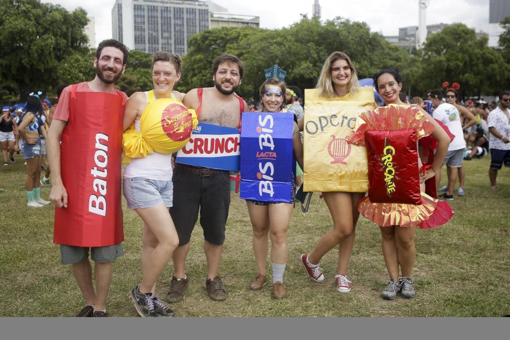 12/02/2018 - Os foliões durante bloco Sargento Pimenta  no Aterro do Flamengo no centro do Rio de Janeiro. Foto: Luciano Belford / Agencia O Dia