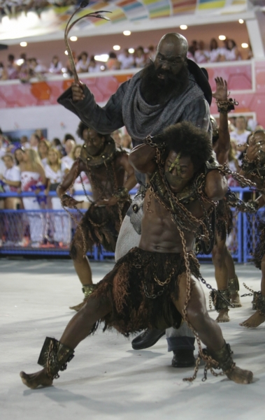 Tuiuti cantou a escravidão da Antiguidade aos dias de hoje