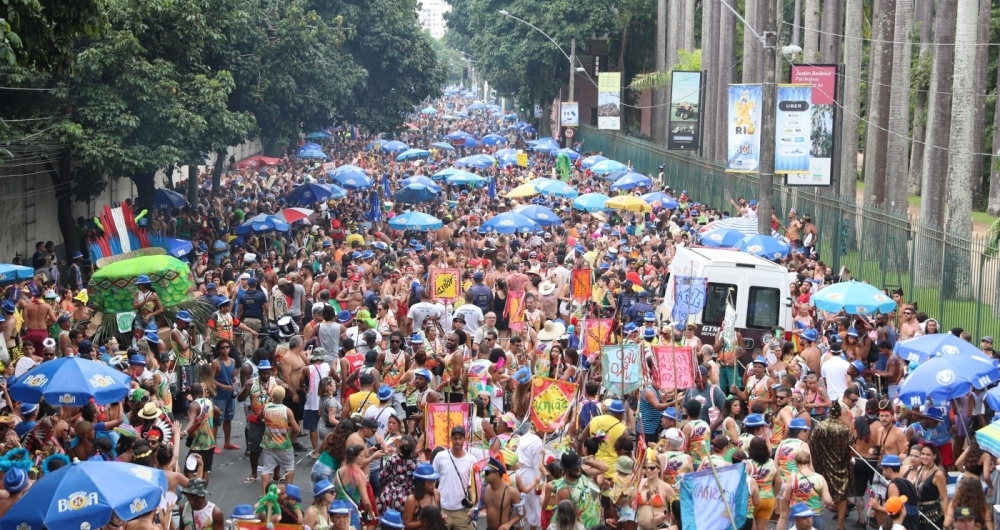 AG�NCIA DE NOT�CIAS - PARCEIRO - Bloco Vagalume O Verde, desfila pelo Jardim Bot�nico, Zona Sul do Rio, nesta ter�a-feira (13). Foto: Cesar Sales/Parceiro/Ag�ncia O Dia