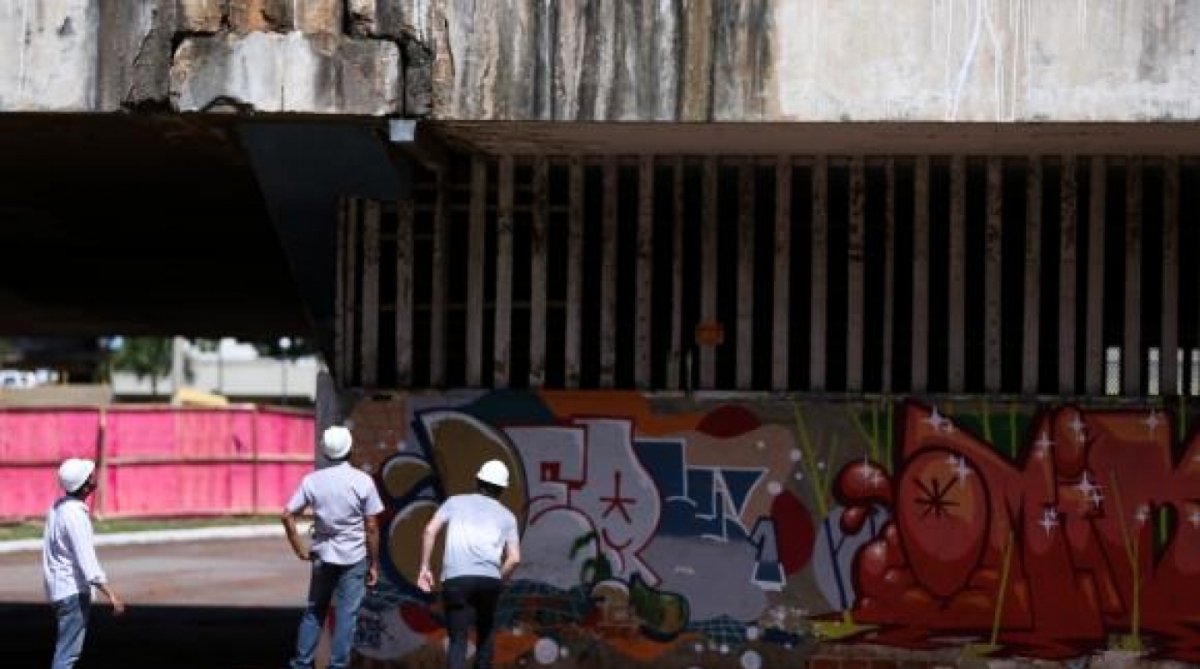 Defesa Civil fiscalizou viaduto que caiu na última semana, em Brasília - Marcelo Camargo/Agência Brasil