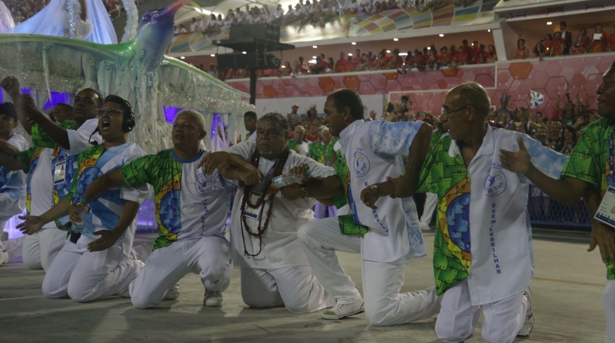 Beija-Flor faz panorama sobre os monstros entre n&oacute;s