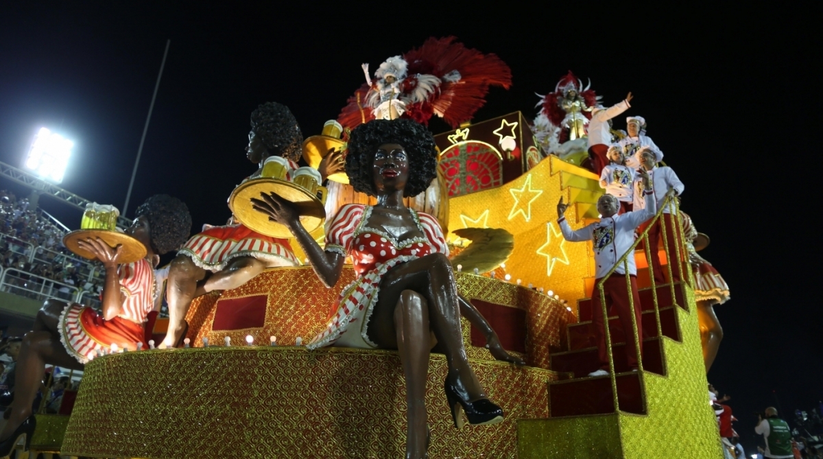 Um dos carros aleg&oacute;ricos da Ilha