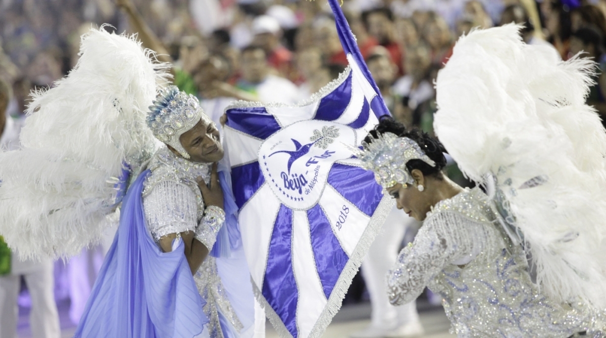 Selminha Sorriso e Claudinho completam bodas de prata como mestre-sala e  porta-bandeira da Beija-Flor - Jornal O Globo