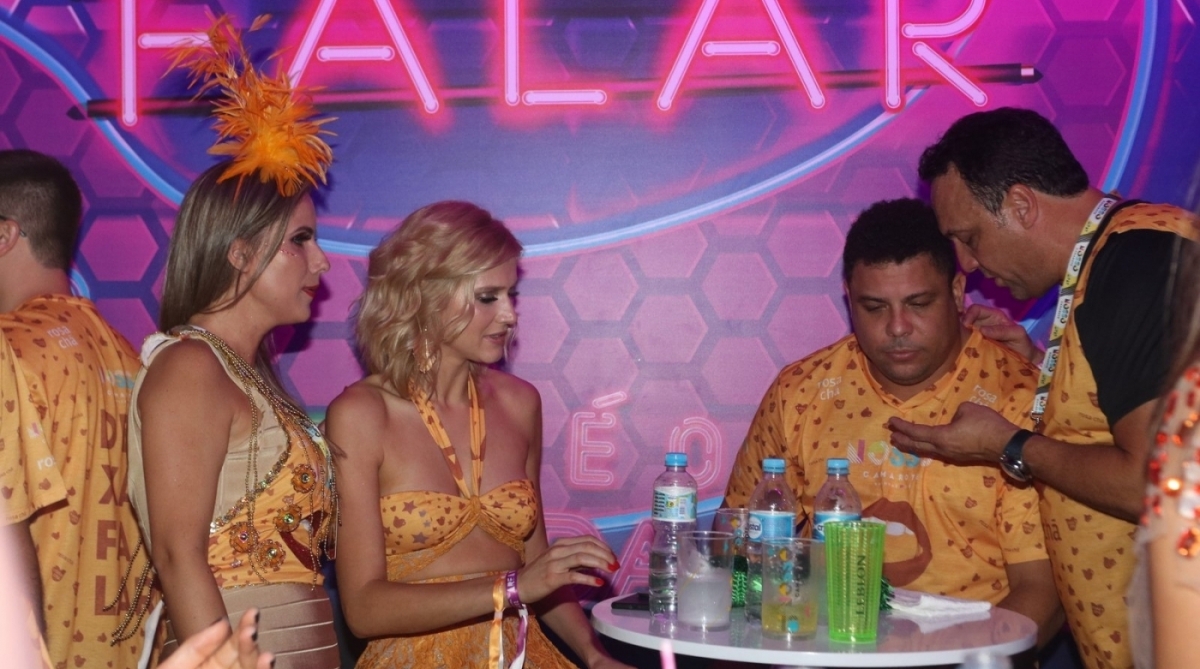 Ronald, filho de Ronaldo, assiste ao show de Ludmilla