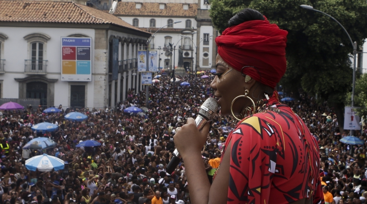 13/02/2018 - O bloco Ferno da Lud levou milhares de pessoas para o centro do Rio na manha desta terça feira. Foto: Luciano Belford / Agencia O Dia