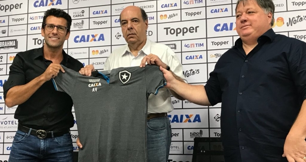 Alberto Valentim foi oficialmente apresentado