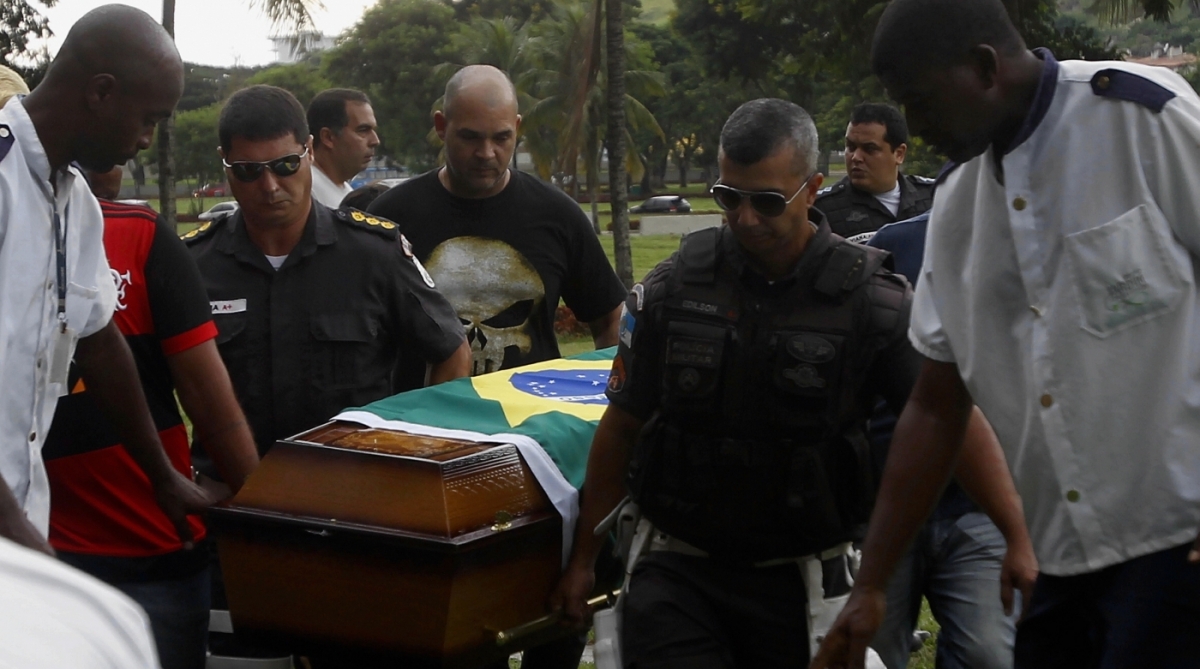 Enterro do sargento Fabio de Miranda foi o 16º de PM este ano - Severino Silva