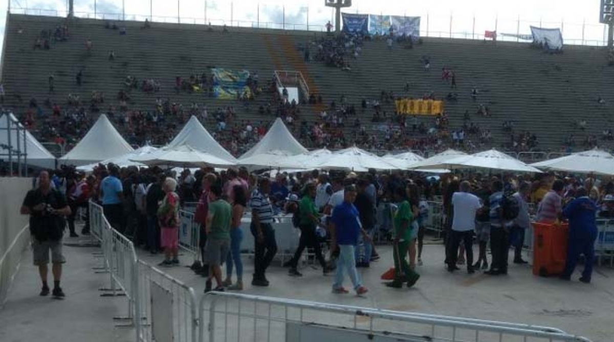 Público no Sambódromo