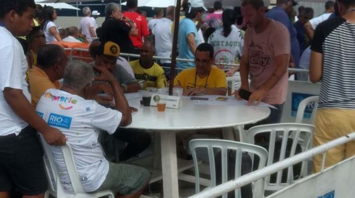 Integrantes da São Clemente acompanham votação - Wilson Aquino / Agência O Dia