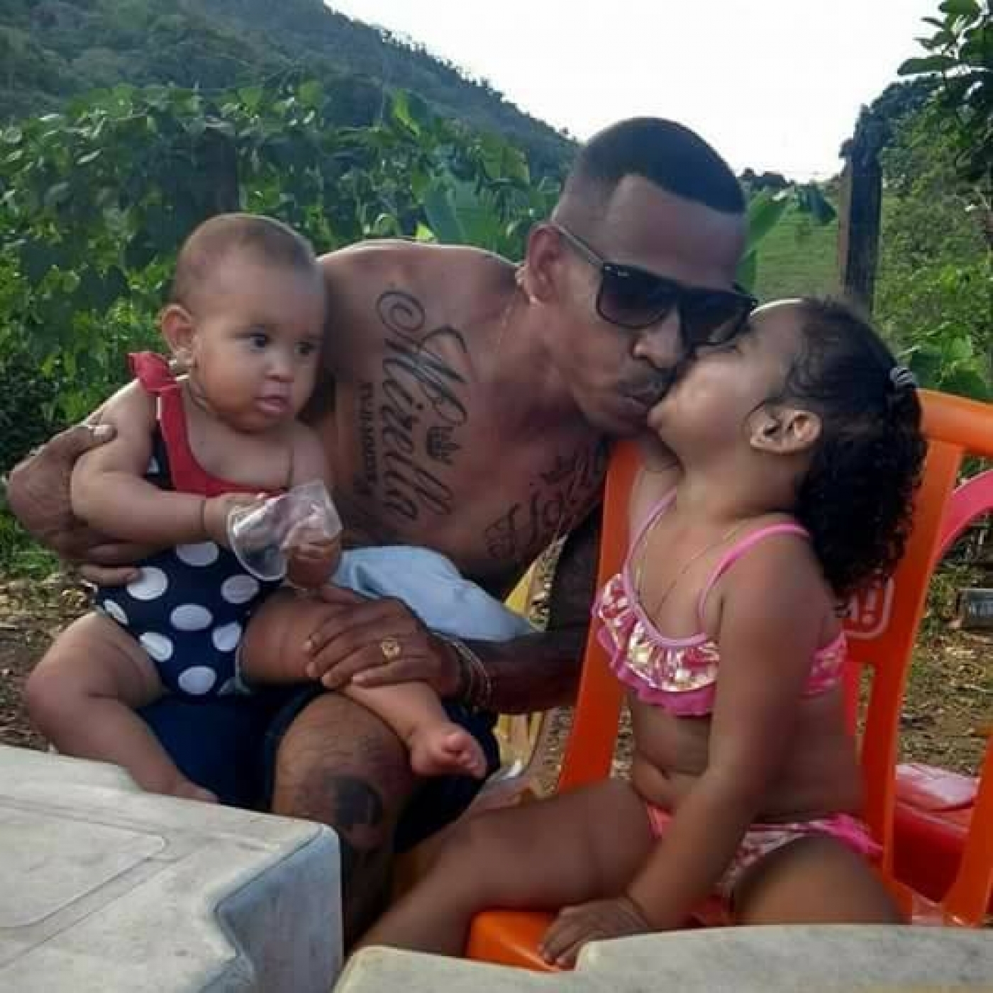 Pai matou as duas filhas pequenas por não aceitar fim do relacionamento com a mãe das crianças - Reprodução Facebook