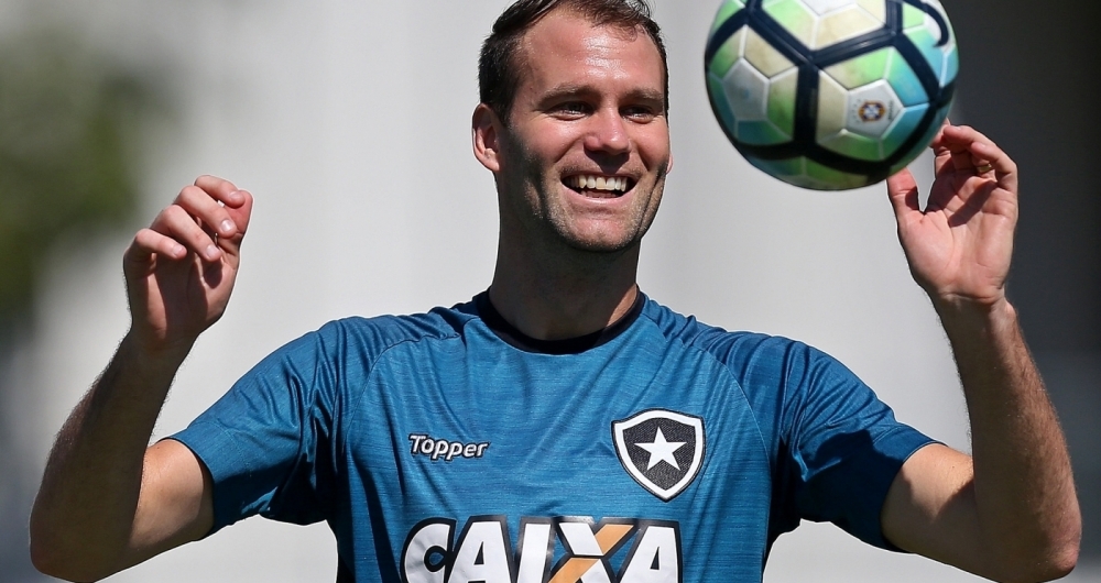 Carli � o xerif�o da zaga do Botafogo