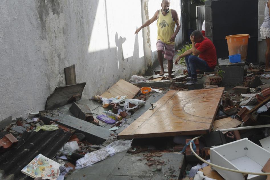 Casa invadida pela chuva em Água Santa