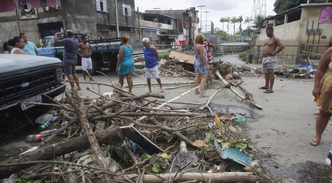 Chuva forte deixa rastro de destruição em Rocha Miranda