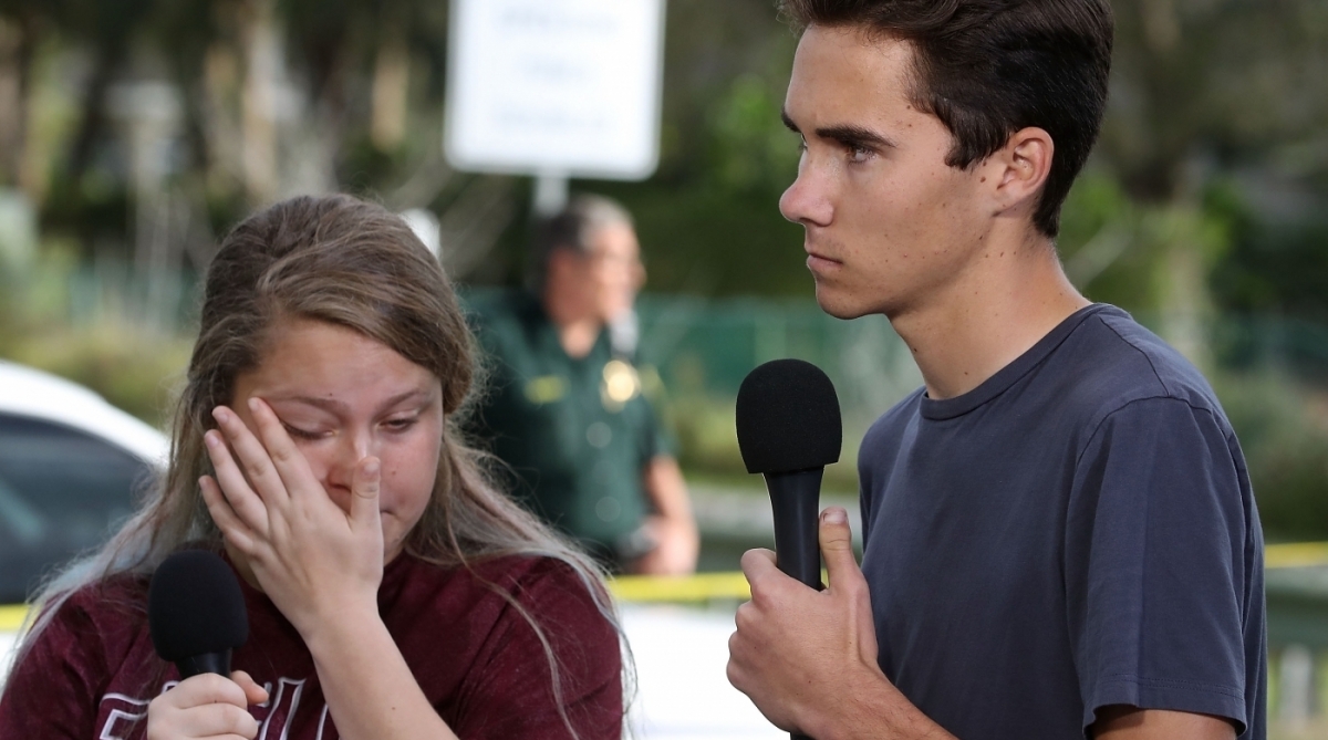 Os estudantes Kelsey Friend e David Hogg relatam momentos de terror em escola na Flórida, onde 17 estudantes foram mortos por atirador