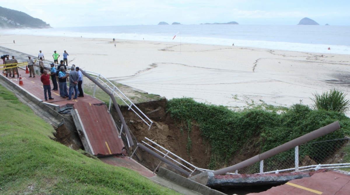 Parte da ciclovia desaba em São Conrado no terreno usado pelo clube de asa delta Estefan Radovicz / Agência O Dia
Byline