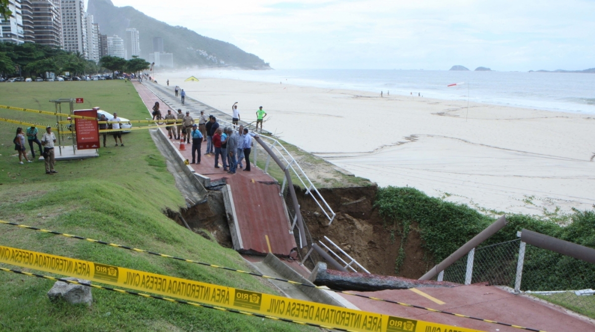 Parte da ciclovia desaba em São Conrado no terreno usado pelo clube de asa delta Estefan Radovicz / Agência O Dia
Byline