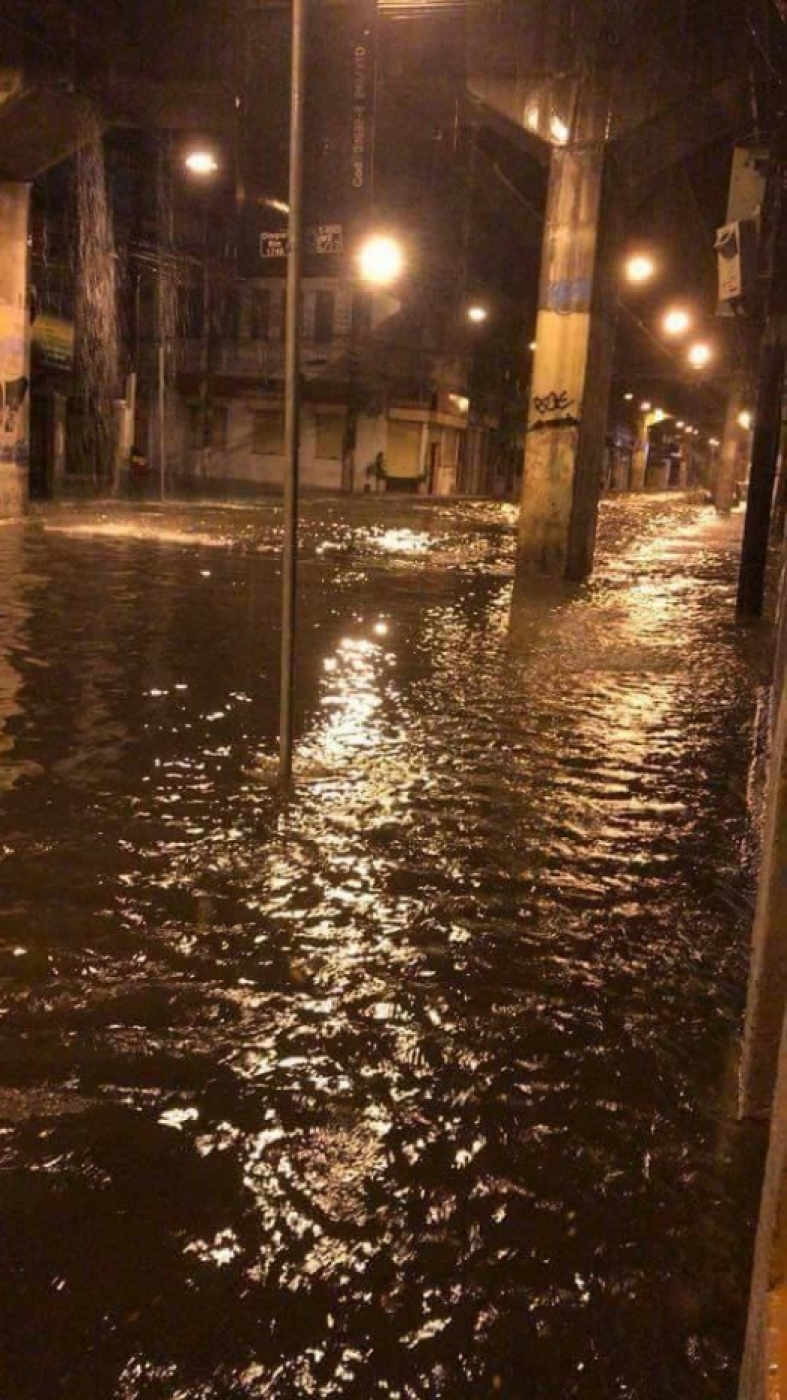 Rua Bela, em São Cristóvão, alagada após a tempestade que atingiu a cidade