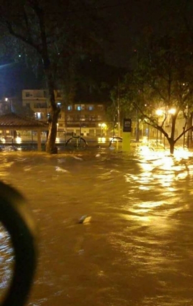 Praça de Higienópolis fica debaixo d'água