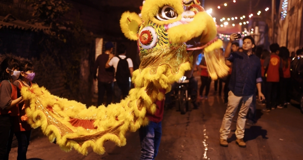 Chinese comemoram chegada do ano novo nas ruas de pequim