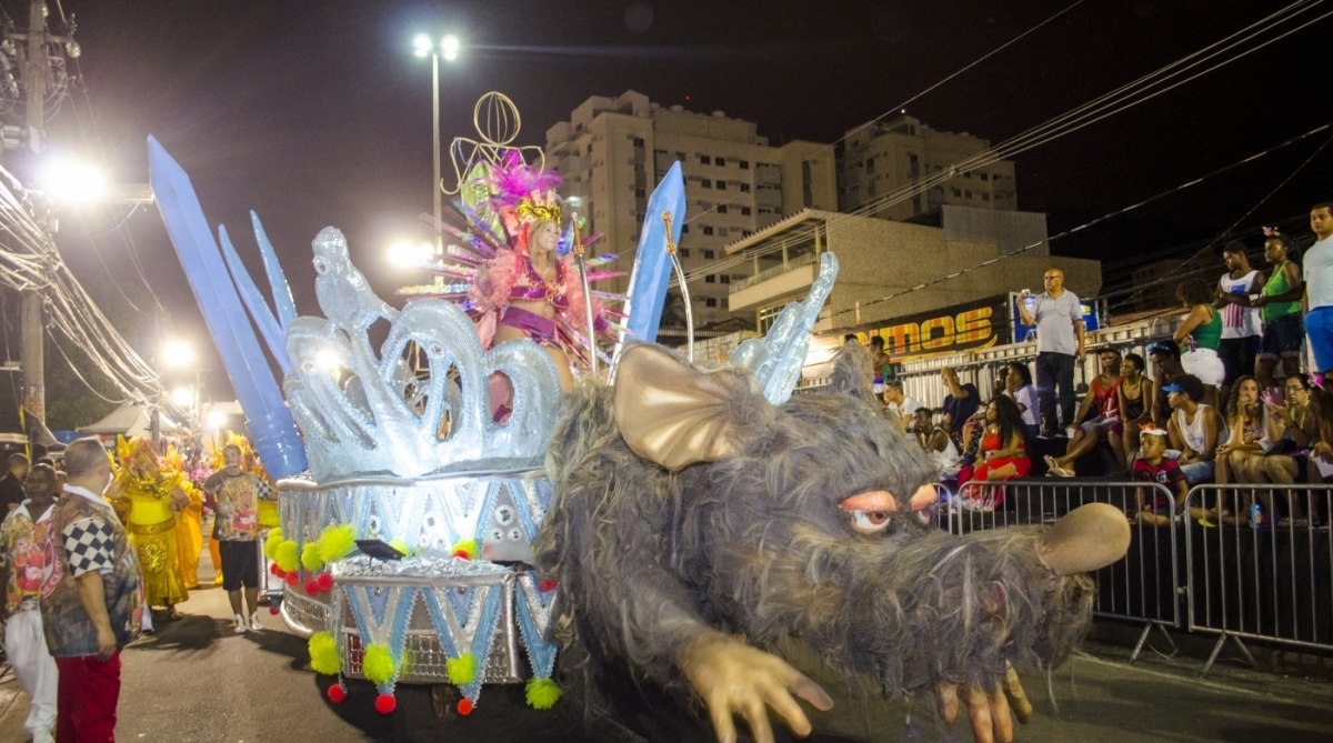 Escolas vão analisar propostas como redução de foliões e alegorias - Alexandre Farah